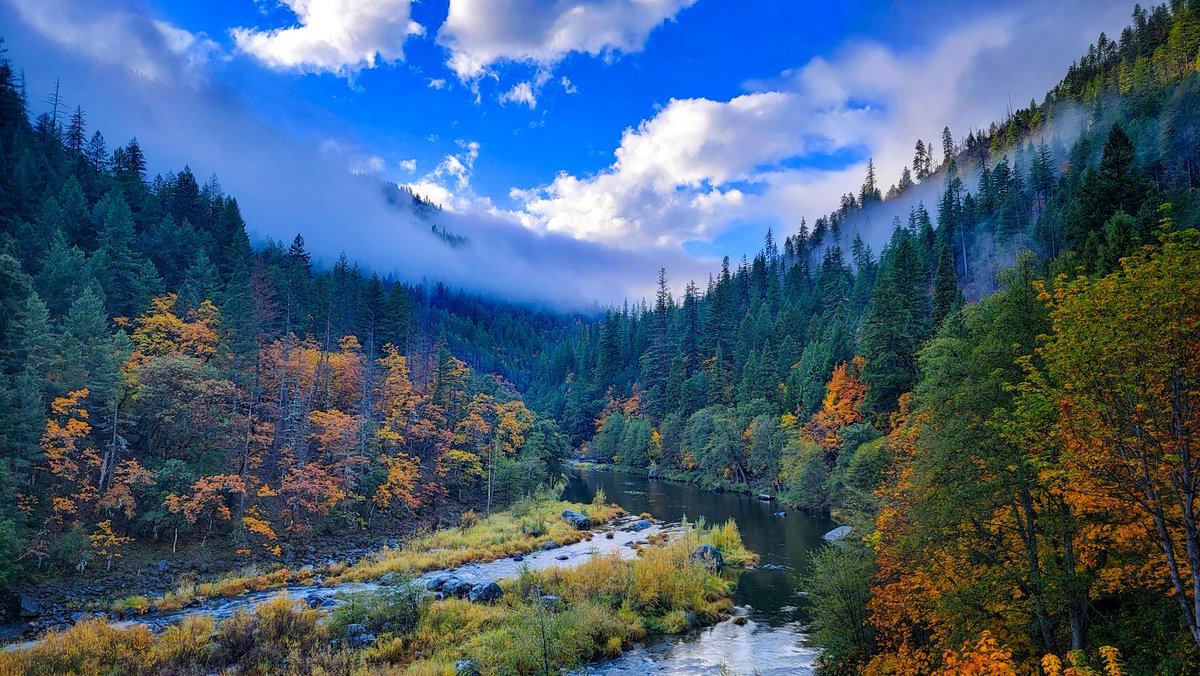 I sold a 36x20 print of Autumn Clouds!  

#landscape #photography
#landscapephotography #photos
#fallcolors #autumn #autumnvibes