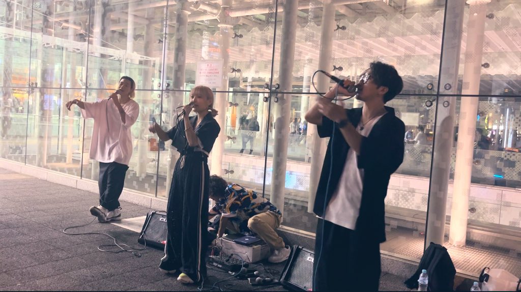 photo_aoi14's tweet image. 路上ライブってすごいね
かっこいい姿、楽しい雰囲気、全部無料で見れて体験できるんだもん
写真や動画じゃ伝わりきれない、実際に会ってみなきゃ

次回、9/27 川崎

是非✨

#EASTLANDBEATS
 #ELB
#ラップオバケ