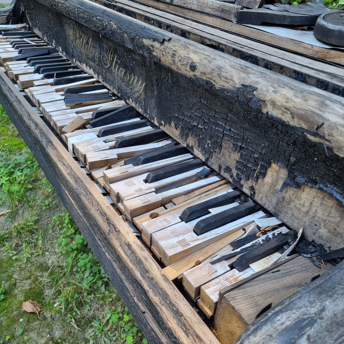 Sploinkde's tweet photo. #Sploink! #vintage #piano https://t.co/2r0RebcPvH