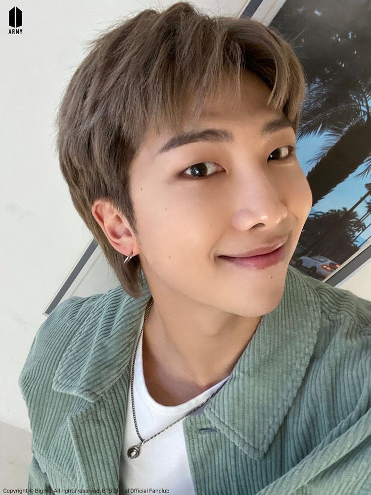 You are the most beautiful star in the entire galaxy. I love you Namjoon 🤍Happy birthday to our best leader🌟

#WeHealWithRM
#OurPrideAndJoyRM
#RMLivingHisWay
#RMDay2023
#HappyRMDay