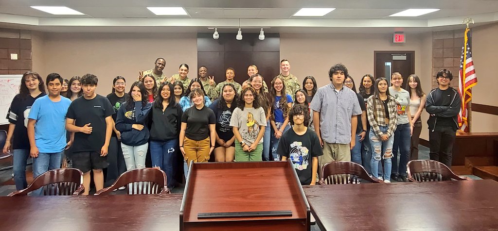 On this morning of remembrance, we were honored to host Copperhead Battery, 4th Battalion, 1st Field Artillery Regiment to come and speak to our @Ahs_Libertas Law & Government Advanced Academy! 🇺🇸 #ThisIsLIBERTAS ⚖️ @Americas_HS #BetterTogether @SocorroISD