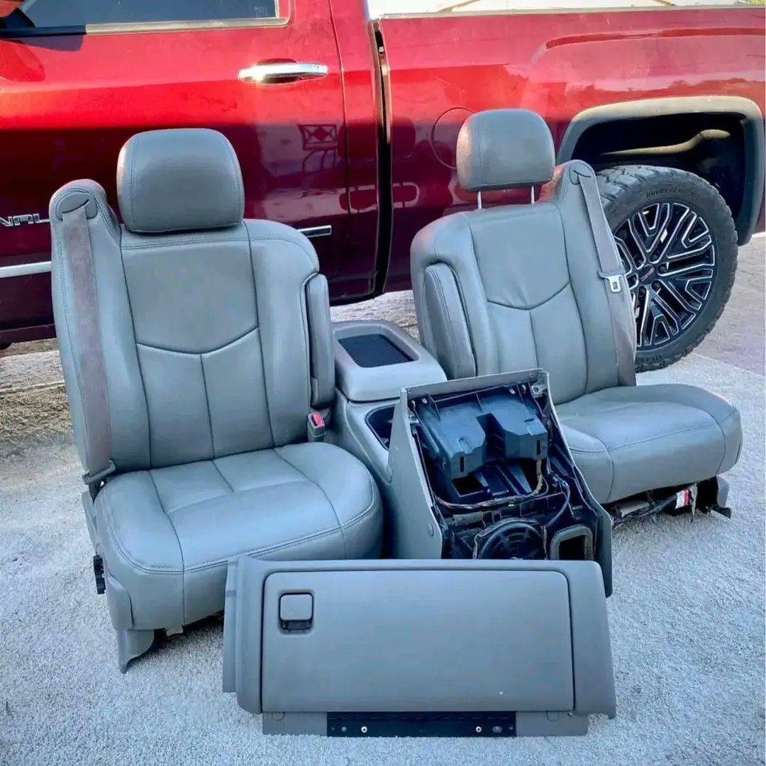ObsPart's tweet image. 1999-2007 Silverado/ Sierra Light Grey Leather Front seats with matching center console No rips or tears in the seats! Both driver and passenger are electric seats $720 shipped