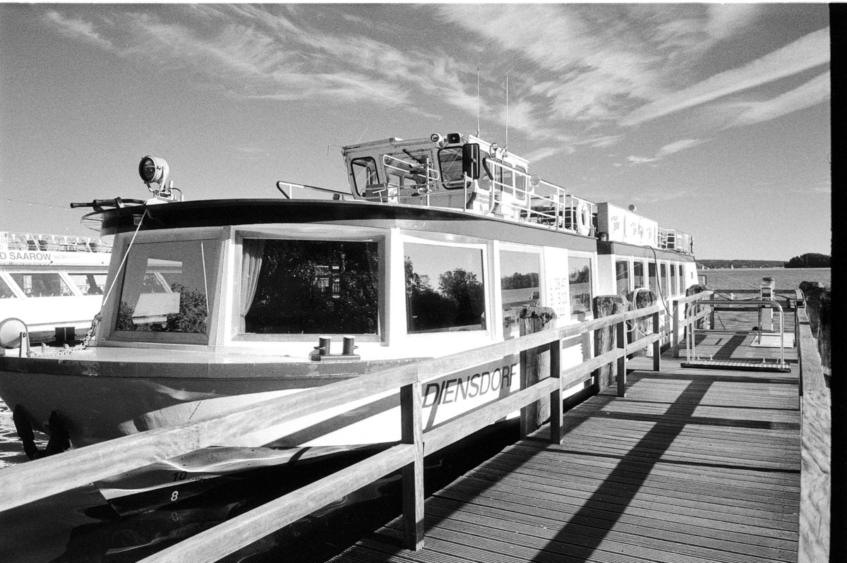 JornTornow's tweet photo. Bad Saarow
Contax G1, 28mm/2.8
Film: Fomapan 400
Filter: dark red
#badsaarow #brandenburg #blackandwhite #blackandwhitephotography #contax #contaxg1 #rodinal #adonal #fomapan400 #foma400 #fomapan #filmisnotdead #filmisalive #germany #35mmfilm #redfilter #28mm28 https://t.co/JT5r91zvG8