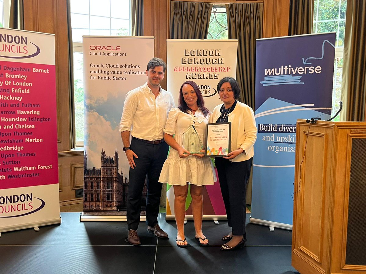 londoncouncils's tweet photo. The Andy Scott Award for best manager or mentor goes to ๐๐ Natasha Sutton @TowerHamletsNow ๐ซ๐
Natasha has consistently gone above and beyond in her work.
Well done!
#LBAAs https://t.co/O9JOscgi0z