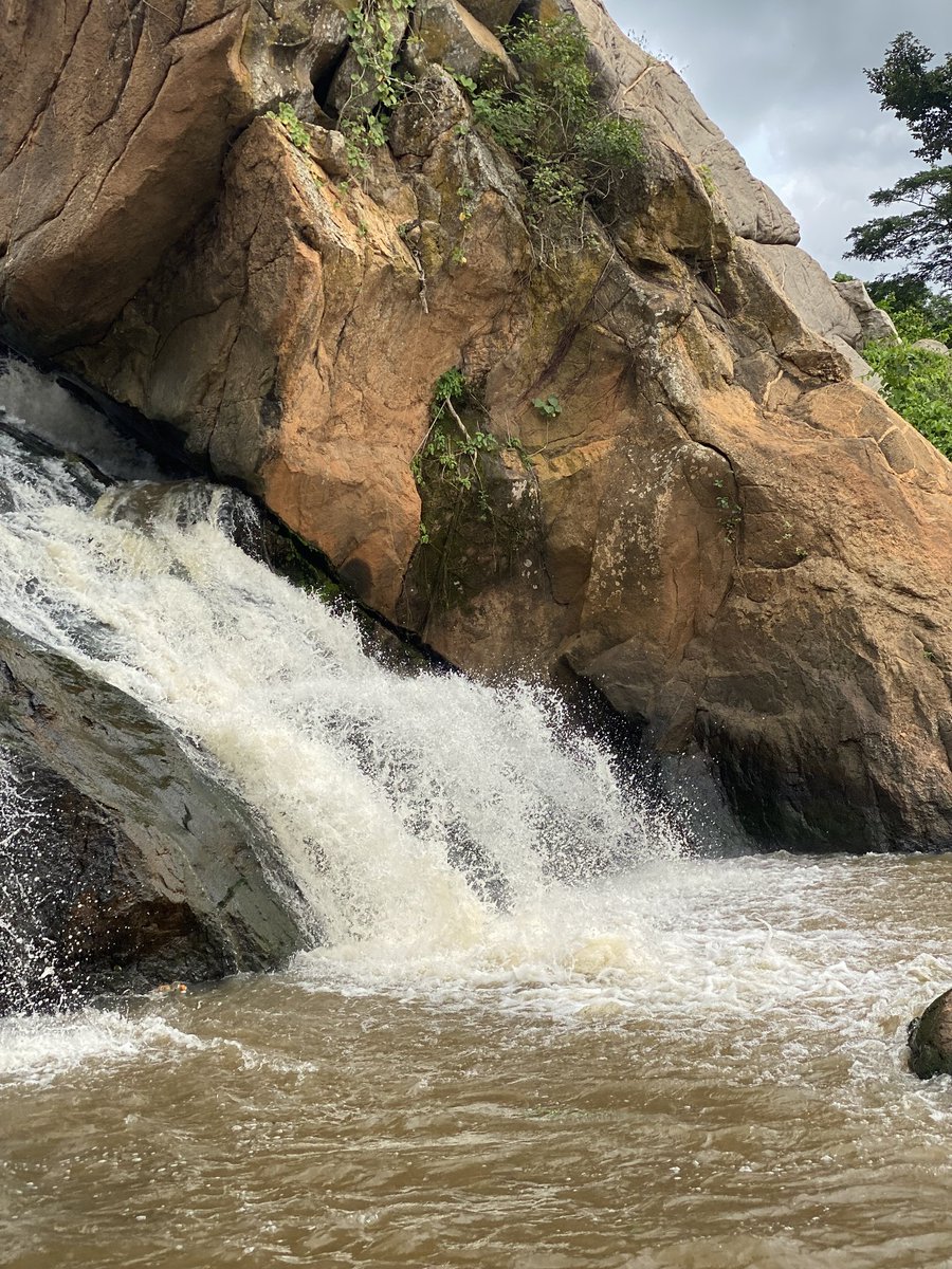aishahb4's tweet photo. A tour to water fall
Is safe to say I start my week off on a yummy note 🌊❤️🥺🦋
#osuuru water fall#
#saki 
#sakis_photo 
Damnnn saki is a blessed Town already https://t.co/AmipdAHDLk