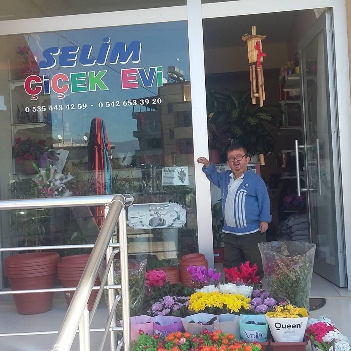 HatayOdakHaber's tweet photo. Sensiz tüm çiçekler soldu be Selim abi. 🥀

Emeğin, alınterinin simgesi, herkesin gönülden sevdiği çiçekçi Selim abimizi kaybettik. Mekanı cennet olsun. https://t.co/dOmerQ5EFM