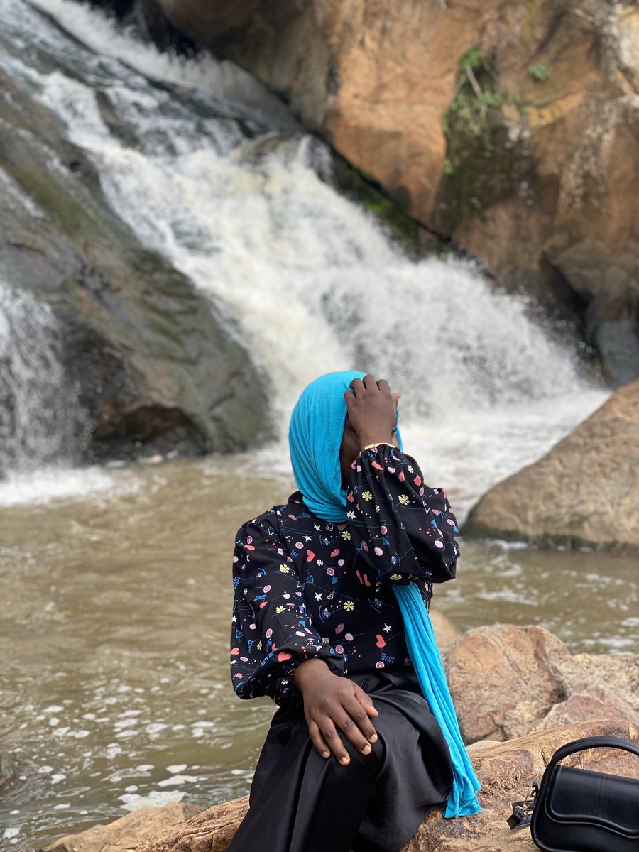 aishahb4's tweet photo. A tour to water fall
Is safe to say I start my week off on a yummy note 🌊❤️🥺🦋
#osuuru water fall#
#saki 
#sakis_photo 
Damnnn saki is a blessed Town already https://t.co/AmipdAHDLk