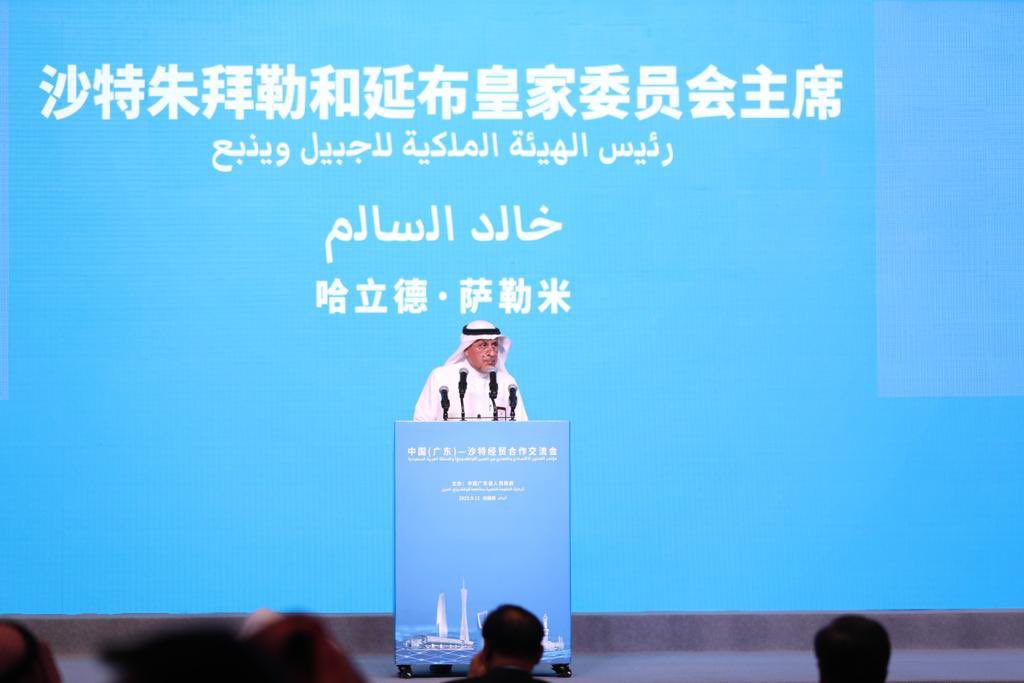 سعدت اليوم بحضور المؤتمر الصيني (قواندونغ) - السعودي للتعاون الاقتصادي والتجاري،  والالتقاء بحاكم مقاطعة (قواندونغ) وسعادة السفير الصيني وعدد من المسؤولين ورجال الأعمال الصينيين.

نقلت للأصدقاء الصينيين تحية معالي وزير الصناعة والثروة المعدنية أ. بندر الخريّف <a href="/BAlkhorayef/">بندر إبراهيم الخريف Bandar Alkhorayef</a> وشكرنا