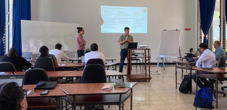 PROMECAFE desarrolló encuentro con representantes de institucionalidad cafetalera en la región, la <a href="/UECentroamerica/">Unión Europea en Centroamérica</a>  y <a href="/giz_gmbh/">GIZ</a> para compartir información esencial de la regulación de UE asociada a deforestación y el cumplimiento social y ambiental, incluyendo ingreso próspero.