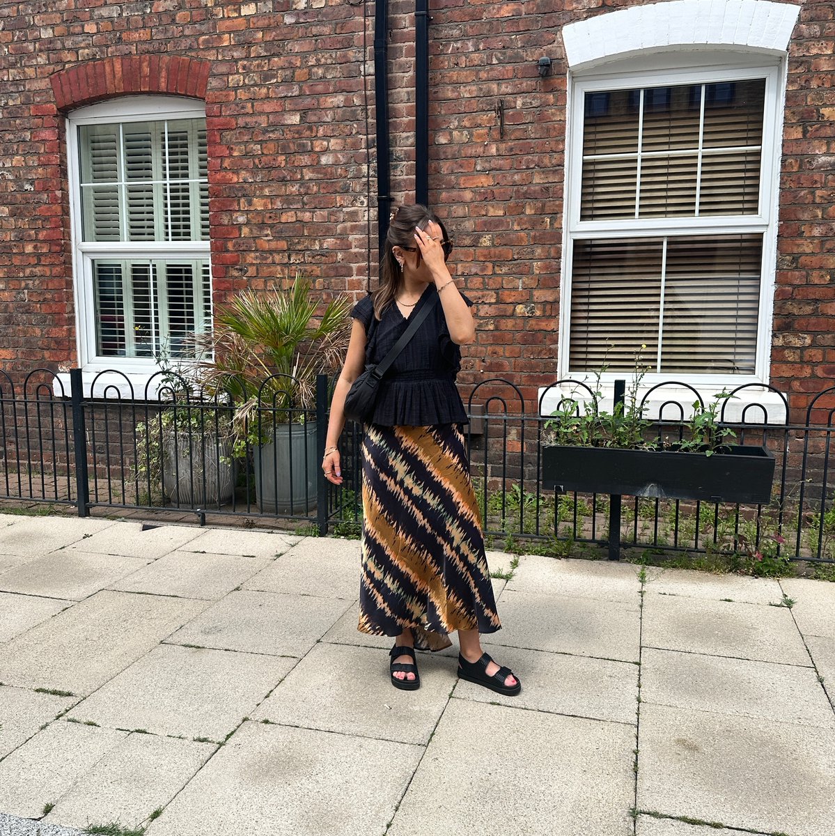 anothersunday__'s tweet photo. Sunny streetstyle at it's finest. 

🔍️ Ruffle Sleeve Top With Lace Trims and Tassels In Black
🔍️ Satin Midi Skirt With Elasticated Waist in Tie Dye Print

Available in sizes 6-22! 

#AnotherSunday #StyleYourSunday #SundayClub https://t.co/MYvWiARbB1
