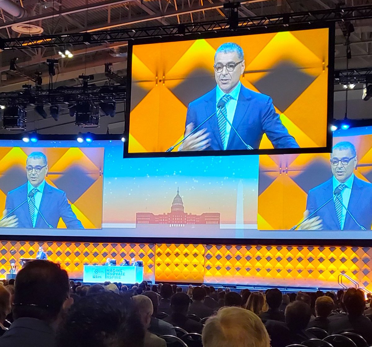 DrLeeBrainSurg's tweet photo. @drdavidlanger gave the best talk of #2023cns. Reflecting on his recent spinal cord injury (concussion) while skiing at Vail, he concludes "mudita" or "freudenfreude" - - take joy when others succeed! #litbrain https://t.co/rCsk6kZTBc