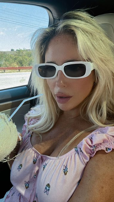 Pick a number 1-10  👇  drop whichever you choose https://t.co/ilaaeM85tx<a href="/tag/vday"class="tags"><span>#vday</span></a>