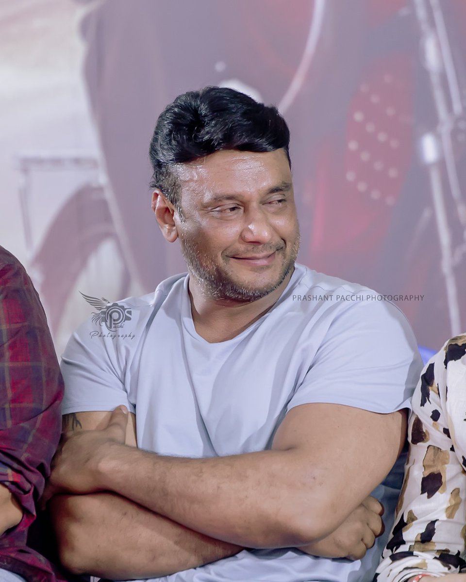 DBossFansTrends's tweet photo. Dare and Dashing ☄️🔥

#Kaatera Pressmeet Clicks 💙

#DBOSS @dasadarshan https://t.co/WTL0lOPf9R