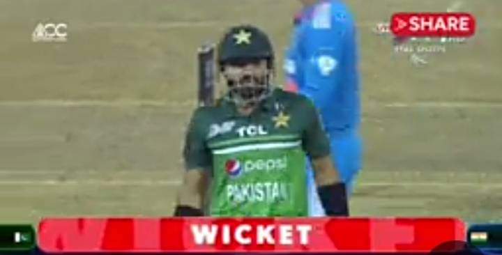 asharkhan653's tweet photo. Hamara Superman🦸‍♂️ Bhi Out Ho Gaya 🙄🙄
#AsiaCup23 
#INDvsPAK 
#Rizwan https://t.co/IHksXYNW9O