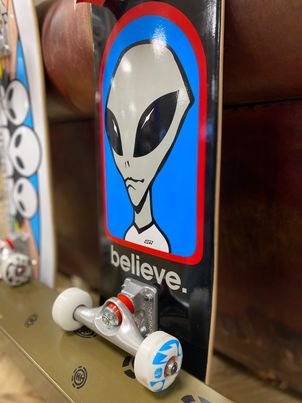 SkateHut's tweet photo. This deal is out of this world 🌍 🛸
Alien workshop skateboards originally priced at £99.99 now only £39.99 👽🛹

Shop in HQ Now

#skatehut #skatehuthq #alienworkshop #skateboard #skateboarding #iloveskateboarding https://t.co/PQLKbpL5Fw