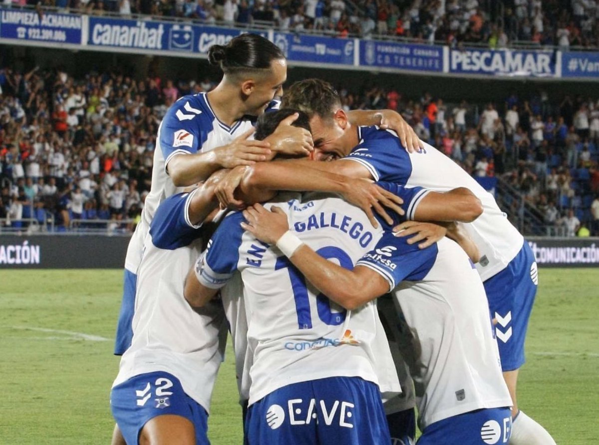mdaswani's tweet photo. 🎫 ¿Quieres ir al partido que jugará el @CDToficial contra el @RCDEspanyol el lunes 25 en el Heliodoro?

➡️ Haz RT y responde quiénes son tus dos candidatos al ascenso directo @EAVEspain https://t.co/b0AofdINN0