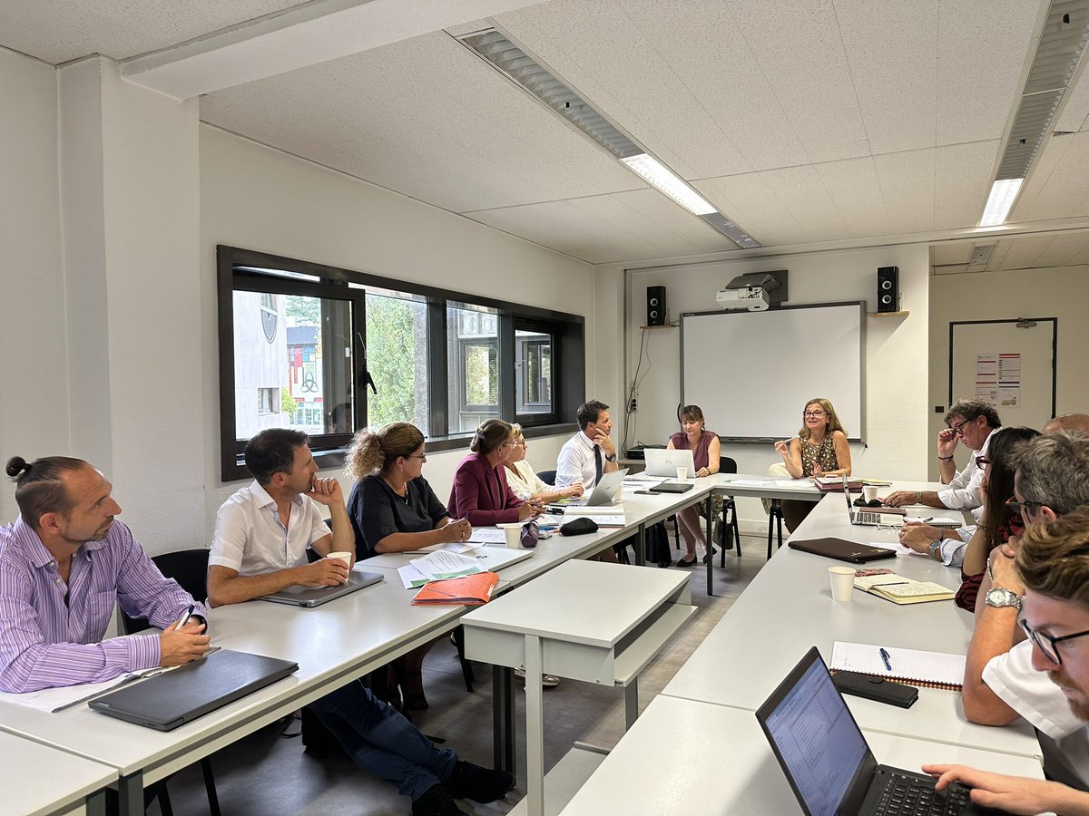 AcBordeaux's tweet photo. La rectrice @ABisagni échange avec les acteurs pédagogiques de la zone d’animation pédagogique Bordeaux-Nord :
✔️Présentation et échanges sur un projet #NotreEcole #langage
✔️Nouvelle 6e #DevoirsFaits
✔️Remplacements de courte durée
Merci à tous ! https://t.co/QYNmvkNXVE