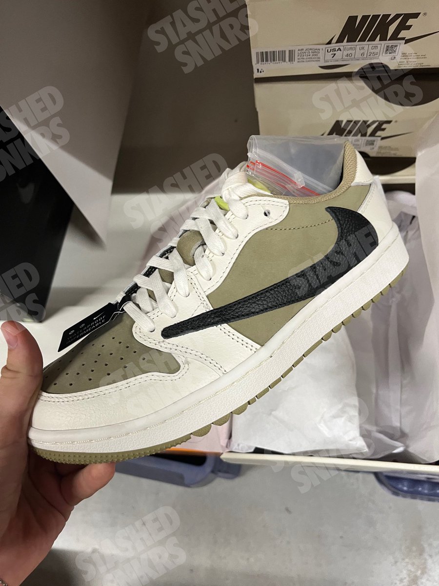 KicksFinder's tweet photo. JUST ARRIVED: The Travis Scott x Air Jordan 1 Low G NRG was recently received by the Nike EU Warehouse 🇪🇺🌵

Who’s going to rock it casually? 🙋‍♂️ https://t.co/UsHlHxnEdR