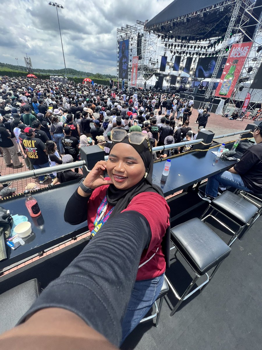 alisahananii's tweet photo. Money will return…
But i wont be 20 again having VVIP seat in Hausboom 2023💀🫶🏻 #hausboom2023 #hausboommusic #sepangcircut #johnlemmon https://t.co/7BdeeHbH1m
