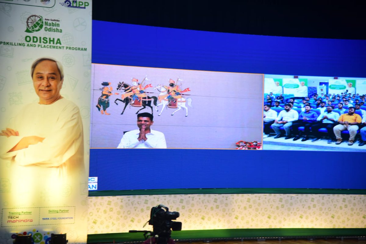 DistAdmKeonjhar's tweet photo. Today, #5T Secretary interacted with the first batch students of Odisha Upskilling and Placement Program (#OUPP) in Keonjhar. He advised them to become brand ambassadors for Odisha and promote our state wherever they go worldwide upon completion of their course. https://t.co/T9aKyMgahJ