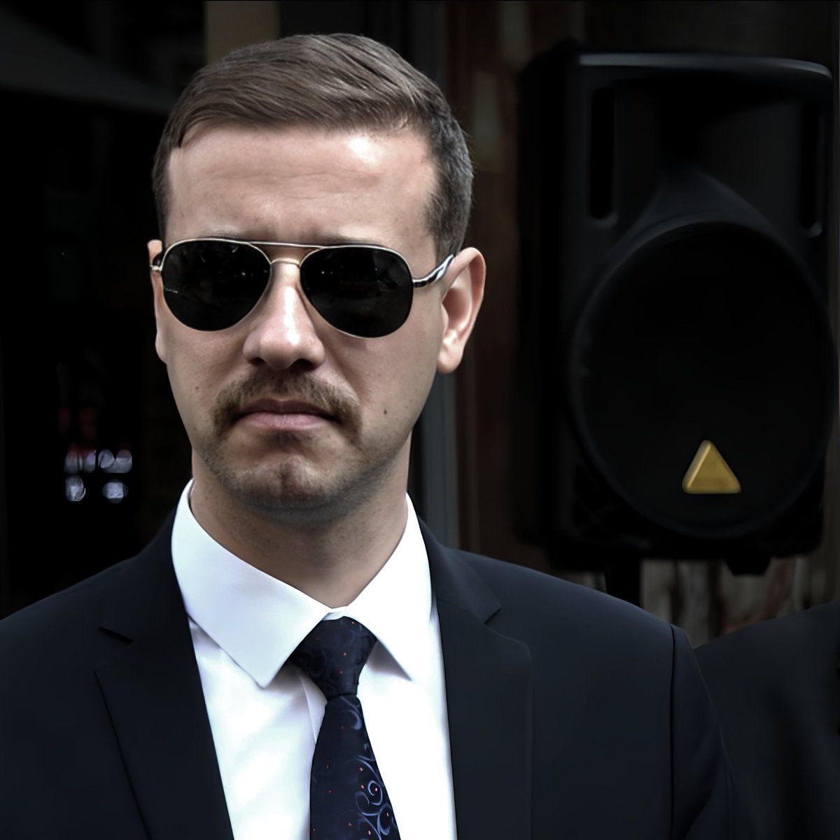 Zafer Partili Seçkin Boyunağa:

"2 suriyeli Türk gencini öldüresiye dövüyor. Evet, Suriyeliler Vatanımızda derebeylik yapmaya başlamıştır.

Gençlerimizi sakin olmaya davet ediyor ve Suriyelileri geri gönderebilecek tek parti olan Zafer Partisi saflarına davet ediyorum."