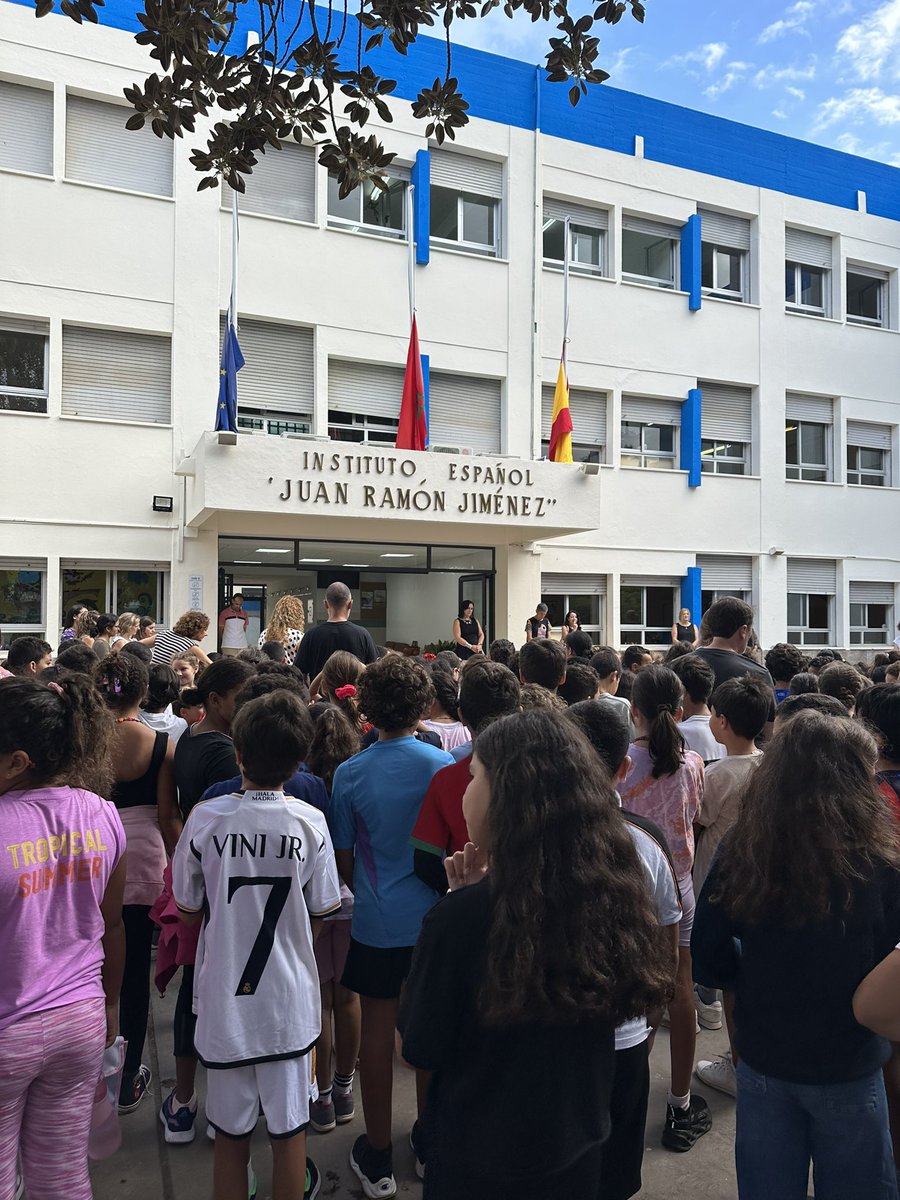 iejrjma's tweet photo. El Instituto Juan Ramón Jiménez de Casablanca guarda un minuto de silencio por las víctimas de terremoto.
@AccEducativaExt https://t.co/Wkvh90bQAD