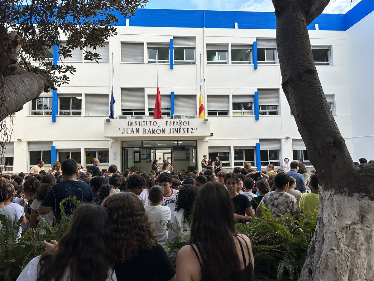 iejrjma's tweet photo. El Instituto Juan Ramón Jiménez de Casablanca guarda un minuto de silencio por las víctimas de terremoto.
@AccEducativaExt https://t.co/Wkvh90bQAD