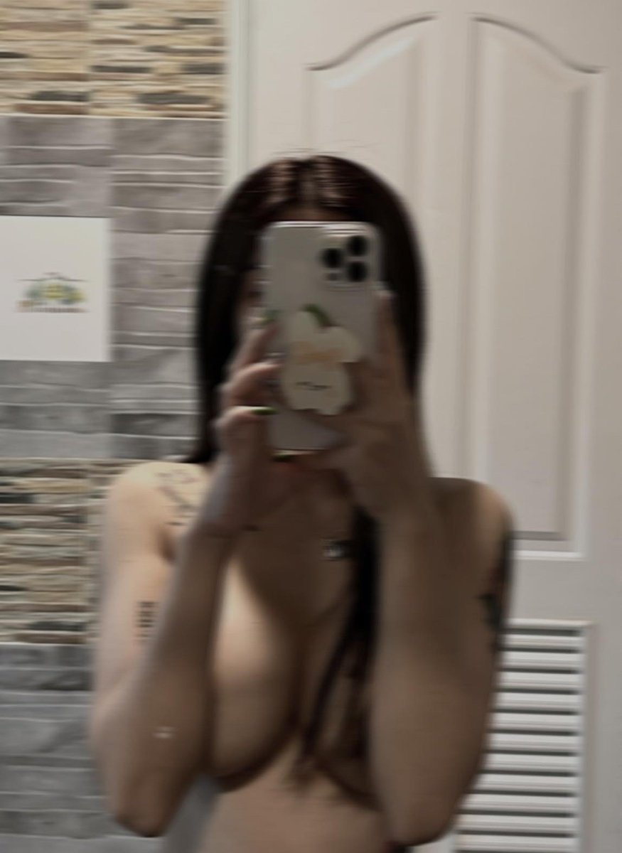 ช่วยคิดหน่อยหน่อย คืนนี้จะไปเที่ยว แต่งตัวไงดี 💋💄