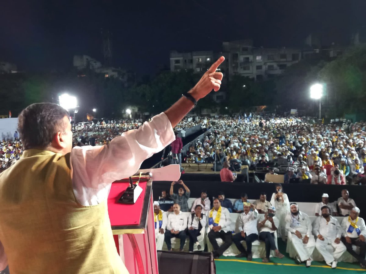 NeelamYadavAAP's tweet photo. आम आदमी पार्टी @AAPMaharashtra द्वारा पुणे में आयोजित विशाल जनसभा को संबोधित किया सांसद @SanjayAzadSln जी ने। महाराष्ट्र सहप्रभारी @Gopal_Italia भी हुए शामिल। अब बदलाव महाराष्ट्र में भी होगा।
@ArvindKejriwal
@SandeepPathak04
@AamAadmiParty https://t.co/umjdJ1JFbe