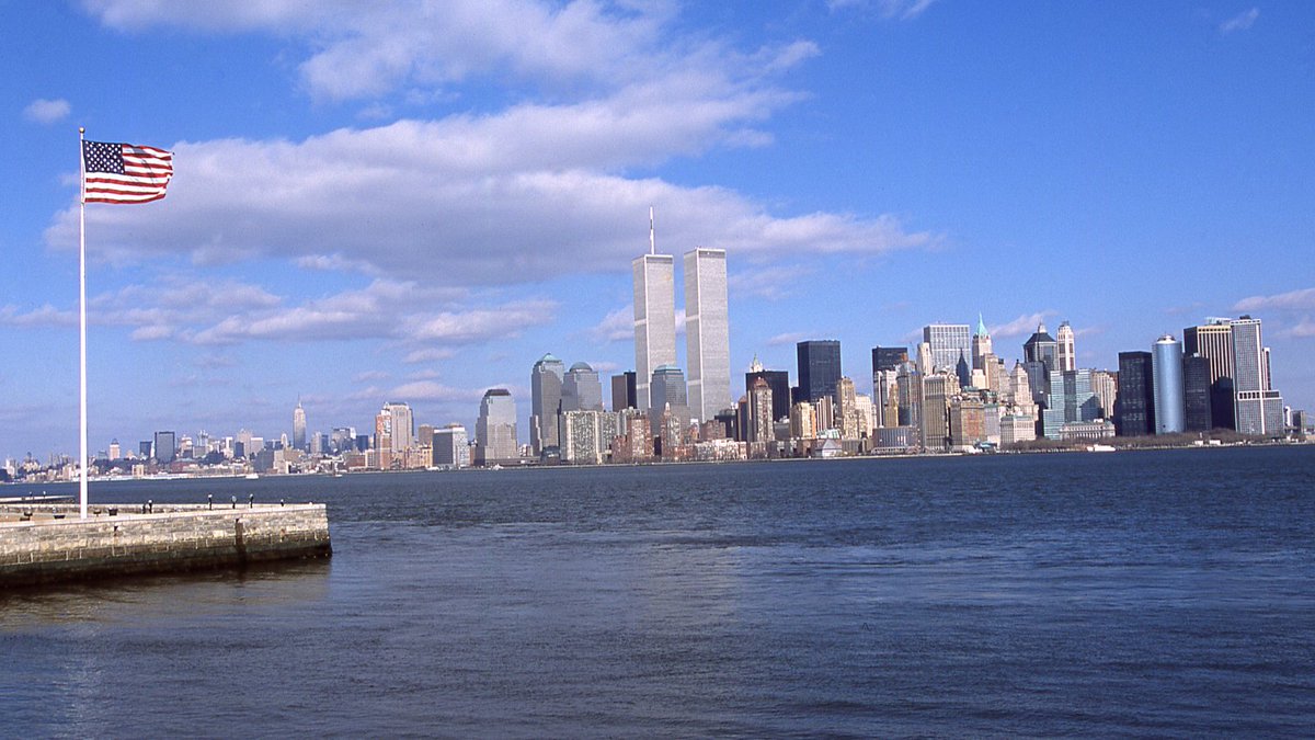dhsscitech's tweet photo. 🇺🇸 On this day of remembrance, we honor the lives lost on September 11, 2001. Together, we stand resilient and committed to a safer, more secure future. 🌟🗽 #NeverForget #September11 #HomelandSecurity #InnovationForSafety https://t.co/k6iStDoZoN