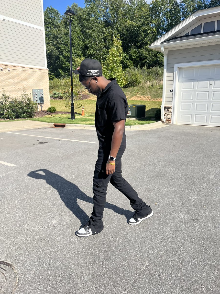 thatsjoe__'s tweet photo. A blessing to see 25. Life is not tied to a bow but it is still a gift ✌🏿🖐🏿 #09/09 https://t.co/V8v2nkPqYi