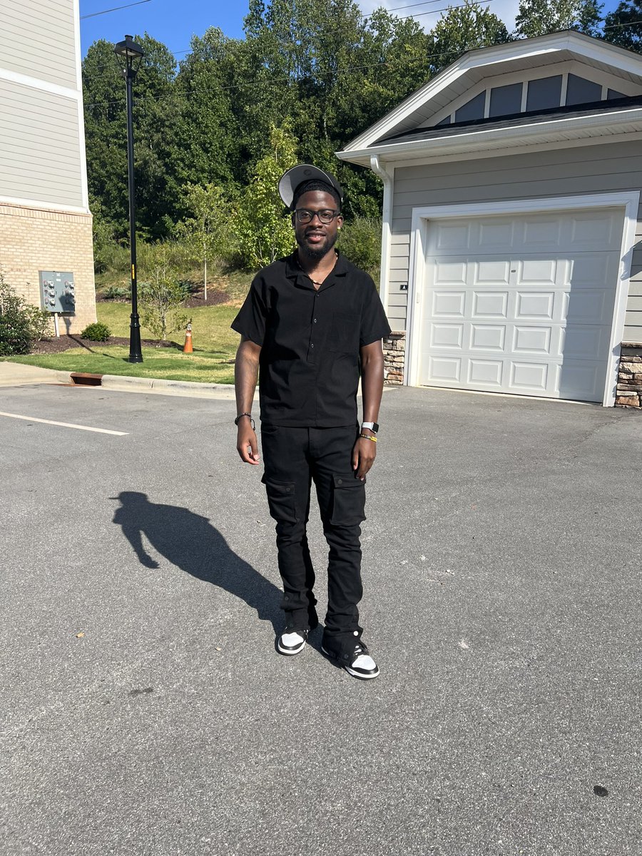 thatsjoe__'s tweet photo. A blessing to see 25. Life is not tied to a bow but it is still a gift ✌🏿🖐🏿 #09/09 https://t.co/V8v2nkPqYi