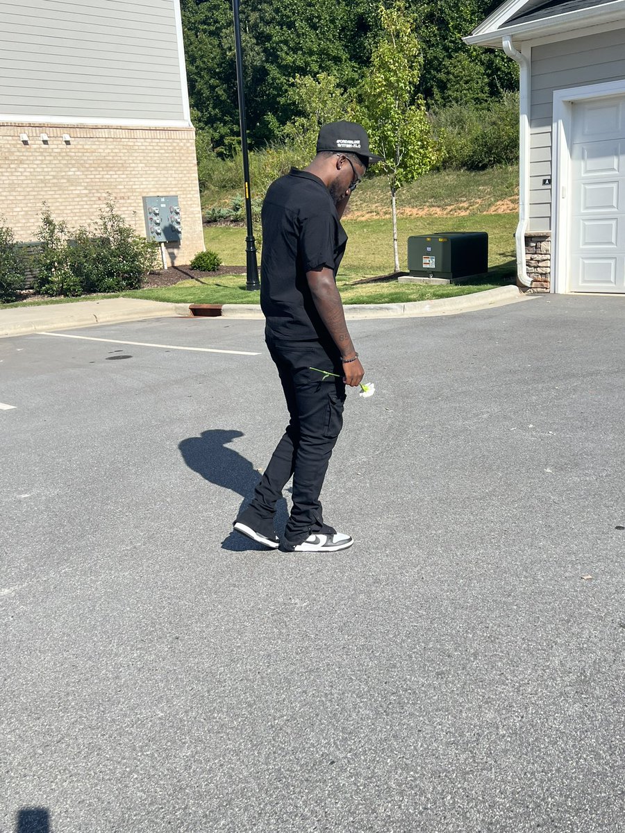 thatsjoe__'s tweet photo. A blessing to see 25. Life is not tied to a bow but it is still a gift ✌🏿🖐🏿 #09/09 https://t.co/V8v2nkPqYi