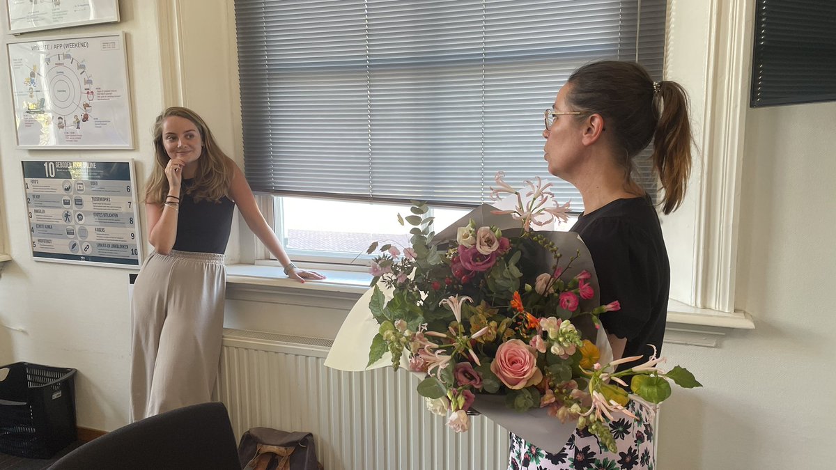 MargrietBenak's tweet photo. Afscheid van @floorvisser bij @RTVDrenthe die vanaf juni 2022 vanaf onze redactie vooral @Gemeente_Assen onveilig maakte, mede namens @OmroepAssen, en nu haar vleugels verder uitslaat en 18 september voor @dvhn_nl verslaggever @aaenhunze wordt. Succes https://t.co/vkVUx8owV1