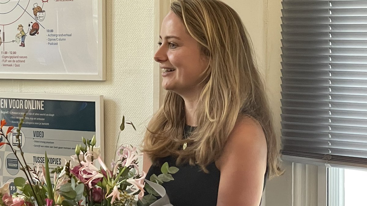 Afscheid van <a href="/floorvisser/">Floor Visser</a> bij <a href="/RTVDrenthe/">RTV Drenthe</a> die vanaf juni 2022 vanaf onze redactie vooral <a href="/Gemeente_Assen/">Gemeente Assen</a> onveilig maakte, mede namens <a href="/OmroepAssen/">Omroep Assen</a>, en nu haar vleugels verder uitslaat en 18 september voor <a href="/dvhn_nl/">Dagblad van het Noorden</a> verslaggever <a href="/aaenhunze/">gemeente Aa en Hunze</a> wordt. Succes