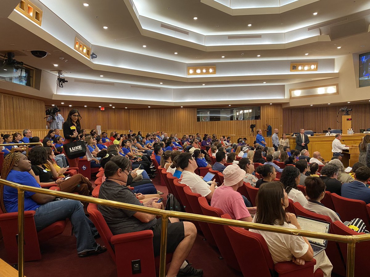 cjpmiami's tweet photo. Outdoor workers are packing the house at Miami-Dade Commission to ask commissioners to vote YES on a county heat standard
#QueCalor #WaterShadeRest https://t.co/LWRgZRVpDj