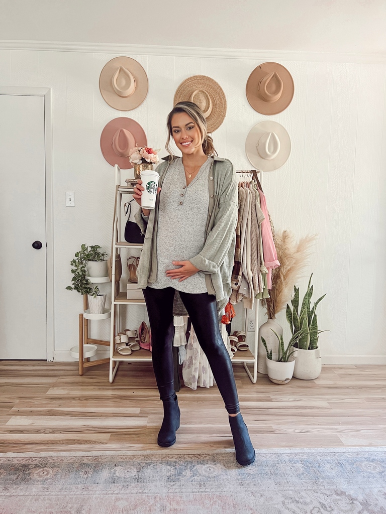MagnoliaBtq's tweet image. Mom life, but make it comfy! 😌💕 @ashleybeary

#momstyle #comfyfit #ootd #momtobe2023 #maternitystyle  #momtobeootd