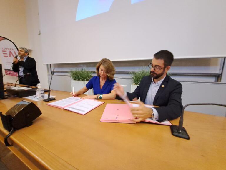 <a href="/onepoint/">Onepoint</a> <a href="/MurielTouaty/">Muriel Touaty</a> <a href="/EFS_dondesang/">Établissement français du sang</a> Merci <a href="/MurielTouaty/">Muriel Touaty</a> <a href="/blablaprod/">laetitia pfeiffer</a> <a href="/Simon_Lauquin/">Simon Lauquin</a> pour ces mots forts et les messages passés aux étudiants 
Just do it pour toutes les actions à venir !