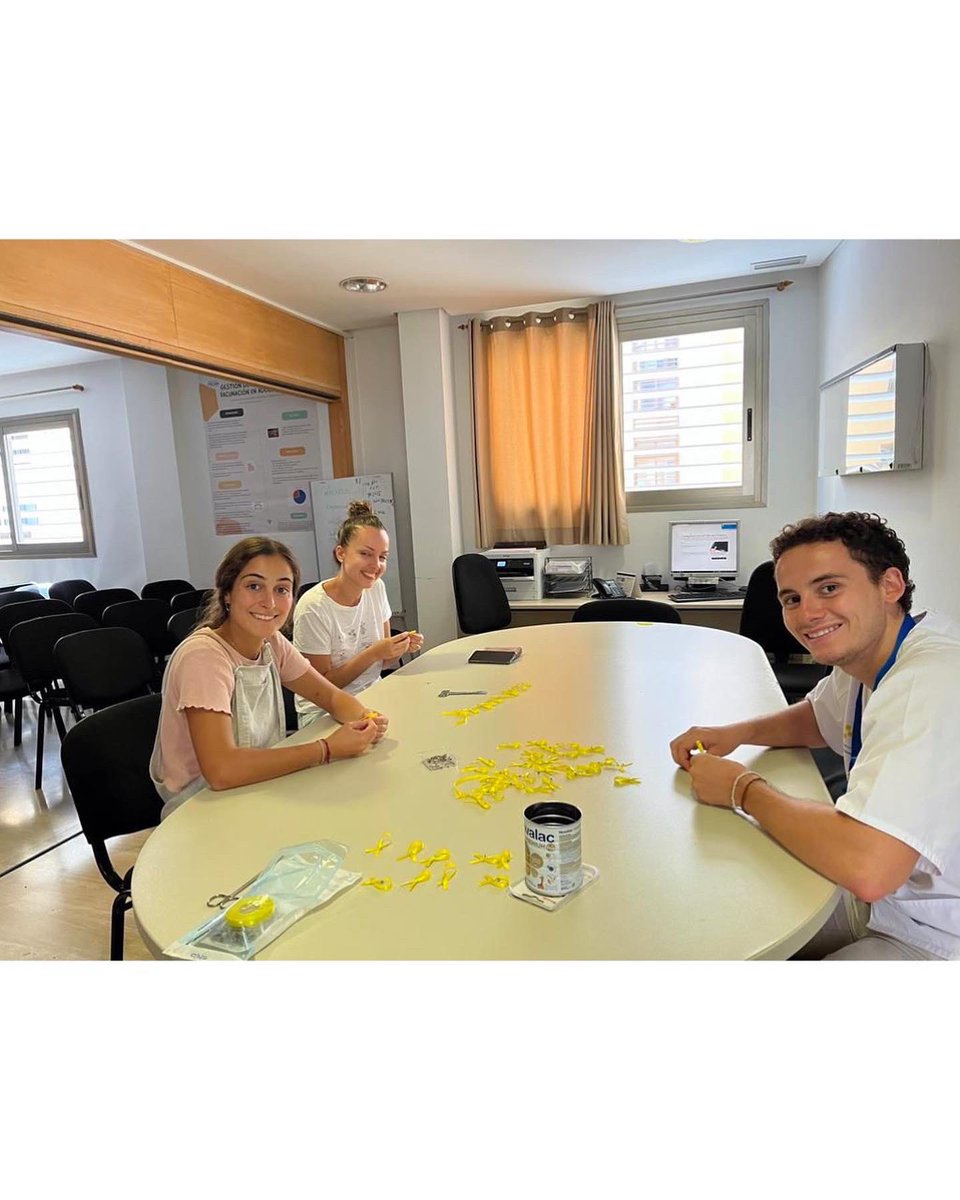 Ayer 10 de Septiembre se celebró el Día Mundial para la Prevención del Suicidio y hoy, varios compañeros enfermeros de nuestro Centro, conciencian sobre ello 🎗️.  ¡Estamos para ayudarte! <a href="/SanidadGobCan/">Sanidad Gobcan</a> <a href="/ayanperl/">Nazaret Yanes</a>