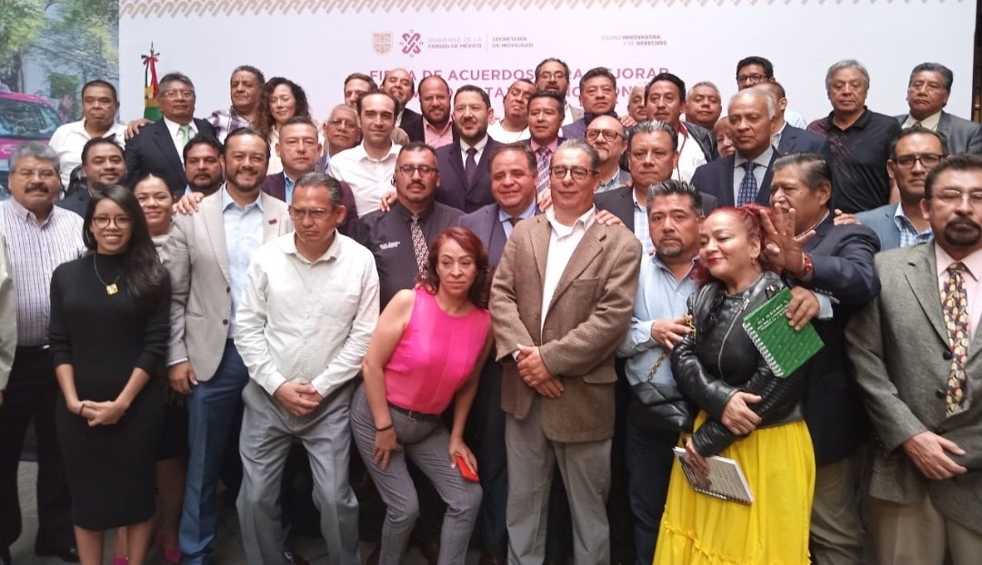 cotacap's tweet photo. 🚨#ReporteTX 🚨
Firmamos acuerdo para mejorar servicio de #Taxis
El @GobCDMX asume una serie de compromisos para #SimplificarTrámites, implementar tecnología, y brindar beneficios para8 la regularización de los servicios de #taxi https://t.co/OrxzdNpoxN