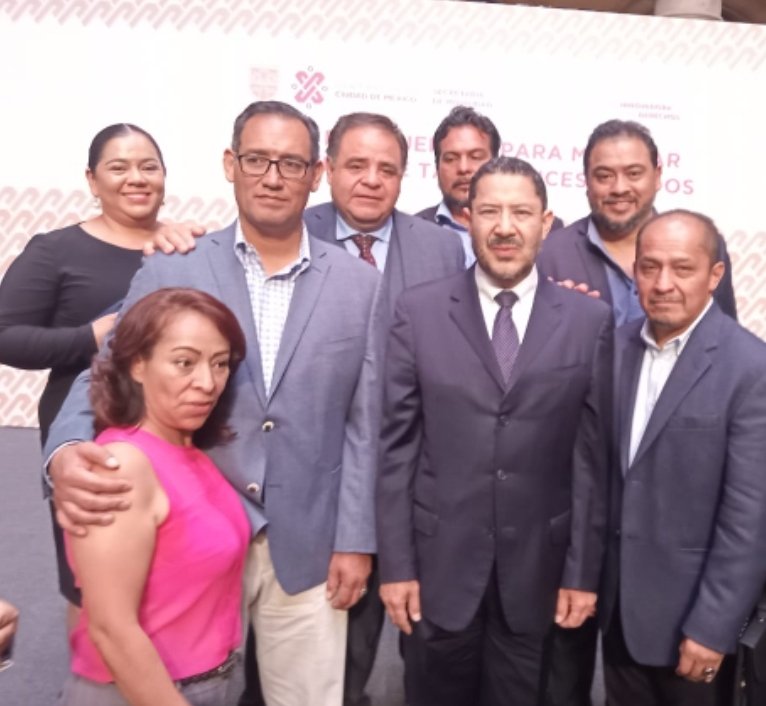 cotacap's tweet photo. 🚨#ReporteTX 🚨
Firmamos acuerdo para mejorar servicio de #Taxis
El @GobCDMX asume una serie de compromisos para #SimplificarTrámites, implementar tecnología, y brindar beneficios para8 la regularización de los servicios de #taxi https://t.co/OrxzdNpoxN