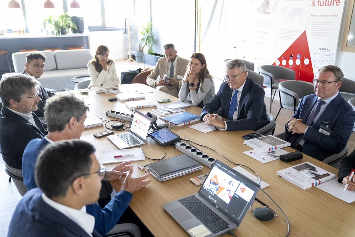 UE_Luxembourg's tweet photo. Commissaire @NicolasSchmitEU à Ceratizit, 4e producteur mondial d’outillage de coupe et de matériaux durs avec siège au 🇱🇺. 

En bonne voie vers #NetZero et #Sustainability grâce à une feuille de route ambitieuse et innovante. https://t.co/MbmUYqJvjQ