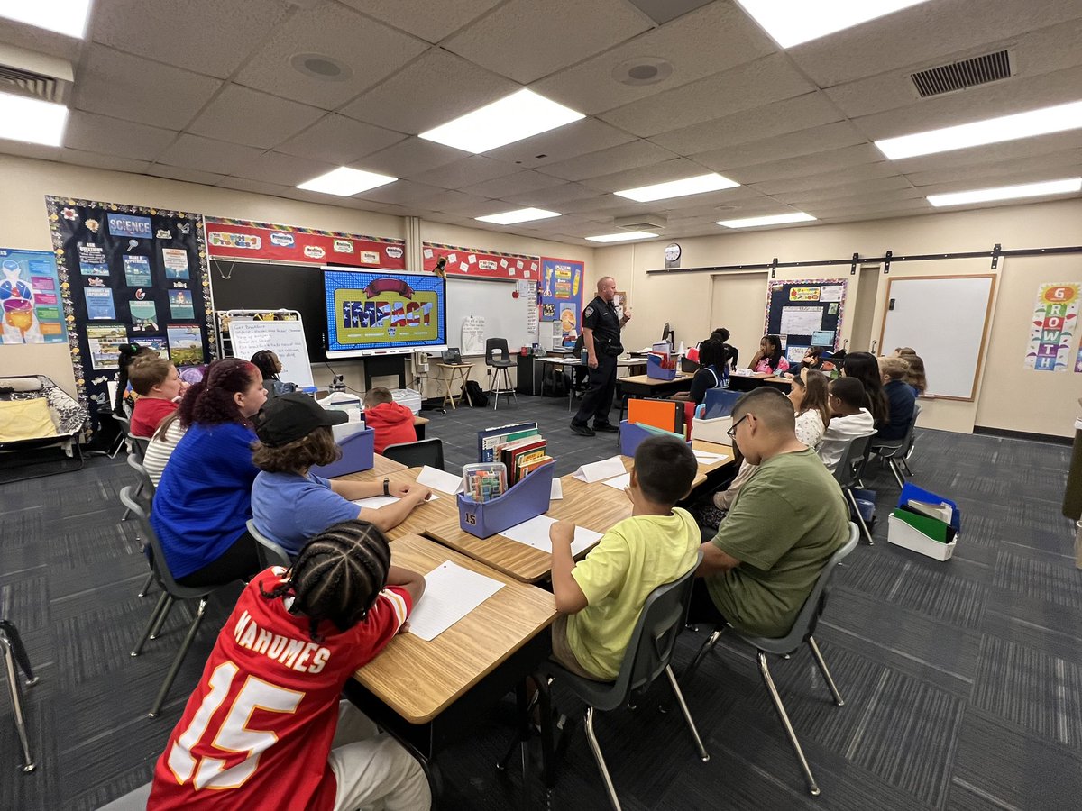DrCesonis's tweet photo. Best part of the day is going room to room each morning! #MLEProud #LSR7proud #StartingOffRight https://t.co/AoJwJJYmrP