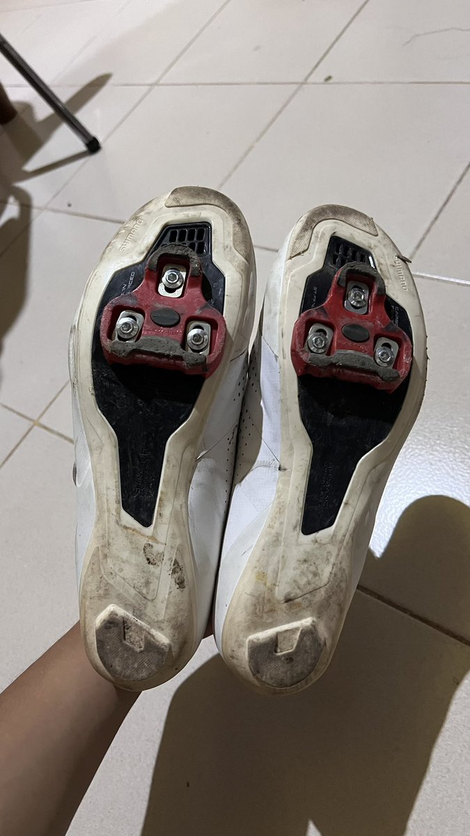 dickyy06's tweet photo. WTS Sepatu Cleat Shimano RC 5 size 42 E minus kotor aja, bonus tapal look masih bagus
Box ada
Price 800k 
Lokasi palembang
#fnfjb https://t.co/T9X9HoM9fE