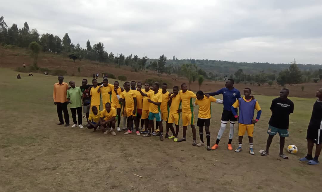 KigashaCell's tweet photo. #Nkabanyarwanda ubumwe  niwo tuvoma nk'urubyiruko   irushanwa rihuza utugari. None kuwa taliki ya 11/09/2023 15h00 habaye umukino w'umupira w'amaguru wahuzaga utugari duhereye Mu Murenge wa
@NgaramaSectorR Mu Akarere ka @GatsiboDistrict 
Full time:@KigashaCell 1-1 @NyarubungoCell https://t.co/pD7R3IRAqA