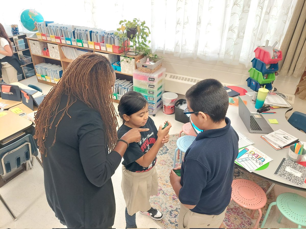 MHMooreFWISD's tweet image. Fourth grade scholars in Mrs. Lyons' class are practicing their academic vocabulary using Quiz Quiz Trade today. #Cooperativelearning #OneFortWorth @UAlvarez @JRSquared1126 @amramsey13 @Roxanne4FWISD @rhines060 @gracie_guerrero