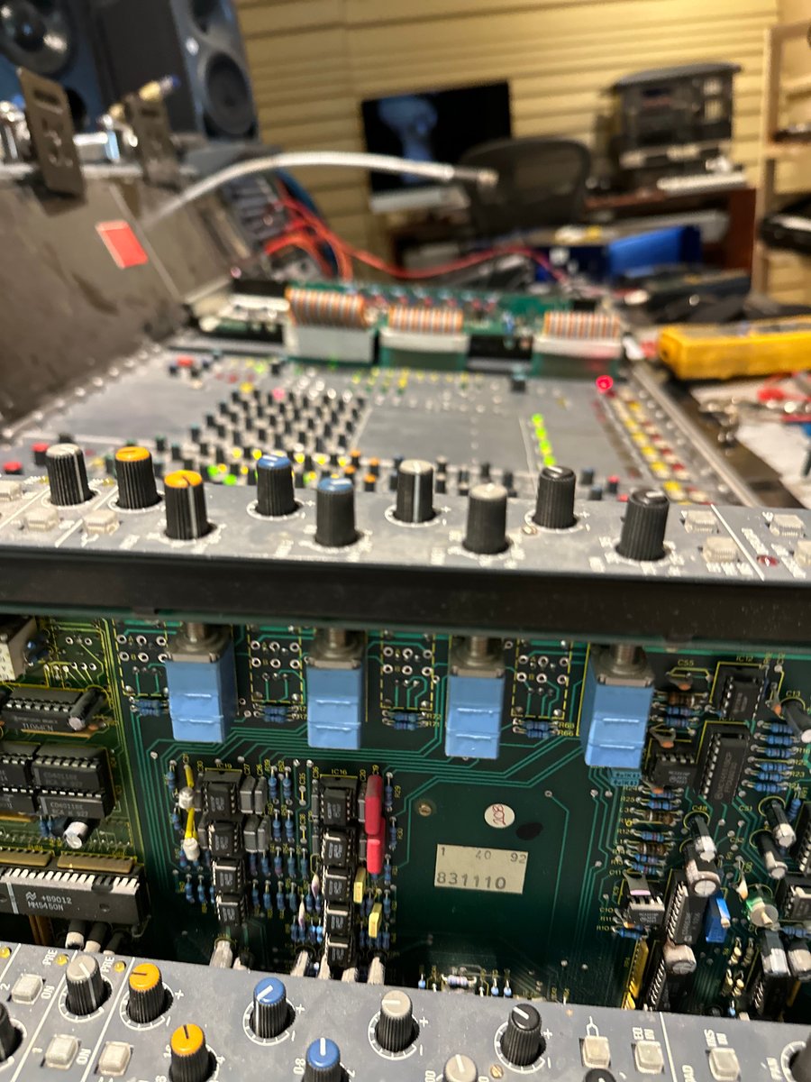 HellfireStudio's tweet photo. The Neve console in good hands with Neil McCrombie of Scotch McNeil Audio, getting a good ole routine service
#neve #neveconsole #audioconsole #audioservice #ireland #musicstudıo #recordingartist #musicproducer #producer #studiolife #singer #sound #recording #musicstudio #artist https://t.co/yvcoNxEAzF