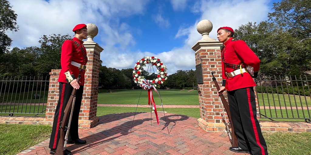 williamandmary's tweet photo. Today we honor and remember the lives lost on September 11, 2001 and in the years following, including seven alumni who perished that day and three members of the W&amp;M community who lost their lives while serving in the United States Armed Forces. https://t.co/iaHWjOFT3p