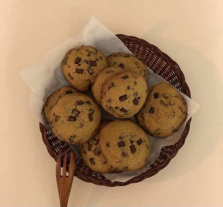 daily_dolce's tweet photo. Chocolate chip cookies https://t.co/kfXLWp7FFO