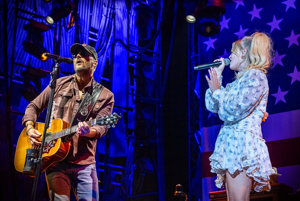 ericchurch's tweet image. Last night we did something that we've never done before. We played the entire Mr. Misunderstood and Chief albums from top to bottom. Thank you to those who joined us for such a special weekend.

Show recap by Adam Lucas: ericchurch.com/news/GorgeNigh…

Night 27 of